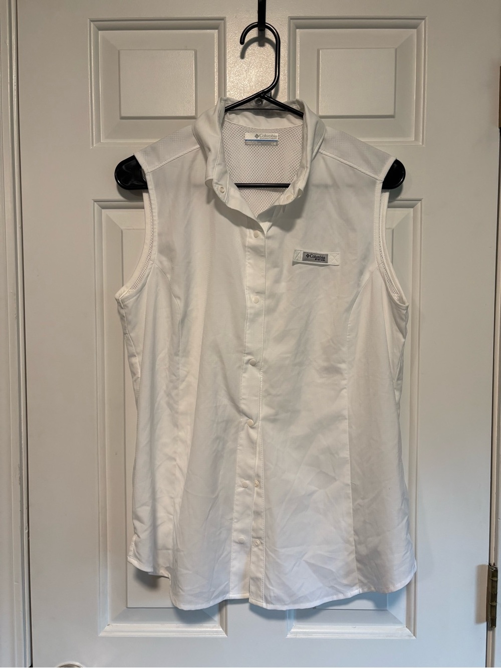 Columbia Women’s White Sleeveless Button-Down Shirt